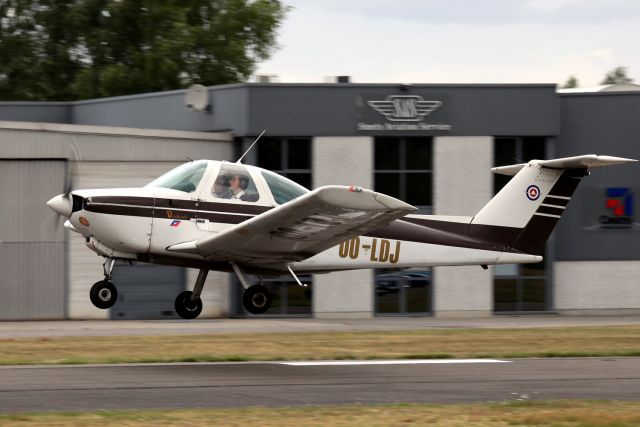 Beechcraft Skipper (OO-LDJ) - BACK TO CHARLEROI (In the Southern part of Belgium)