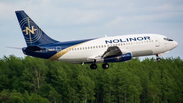 Boeing 737-200 (C-GNLK)