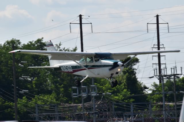 Cessna Skyhawk (N9616Q) - On approach