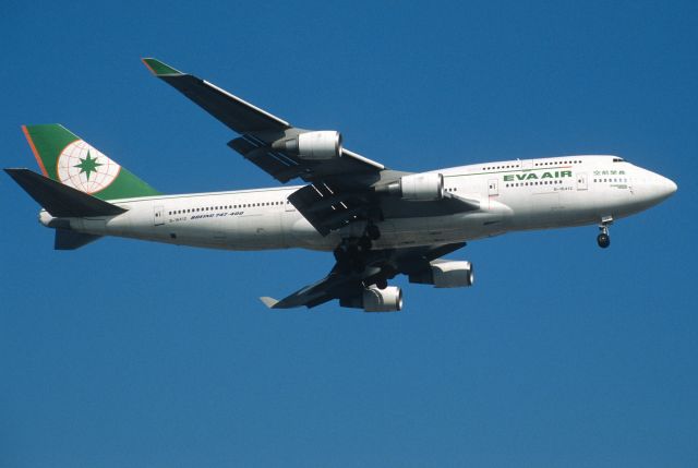 Boeing 747-400 (B-16412) - Final Approach to Tokyo-Haneda Intl Airport Rwy16L on 2002/02/21