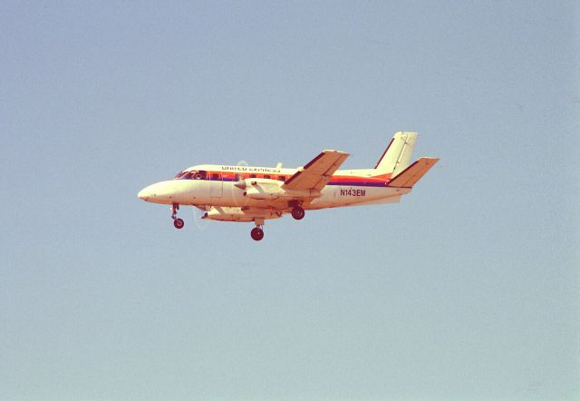 Cessna 310 (N143EM) - Final Approach to KLAX Intl Airport on 1989/08/31