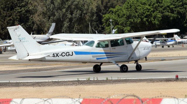 Cessna Skyhawk (4X-CGJ) - 02/06/2025:br /Juliet is about to commence take-off from runway 28.