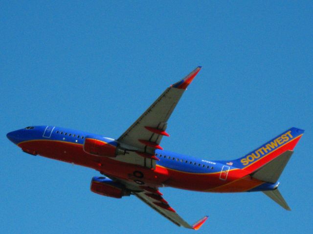 Boeing 737-700 (N709SW) - Taking off from RWY 1L