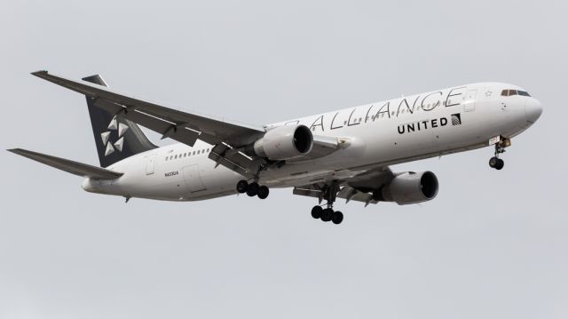 BOEING 767-300 (N653UA) - UAL973 EBBR-KORD - 28 November 2015
