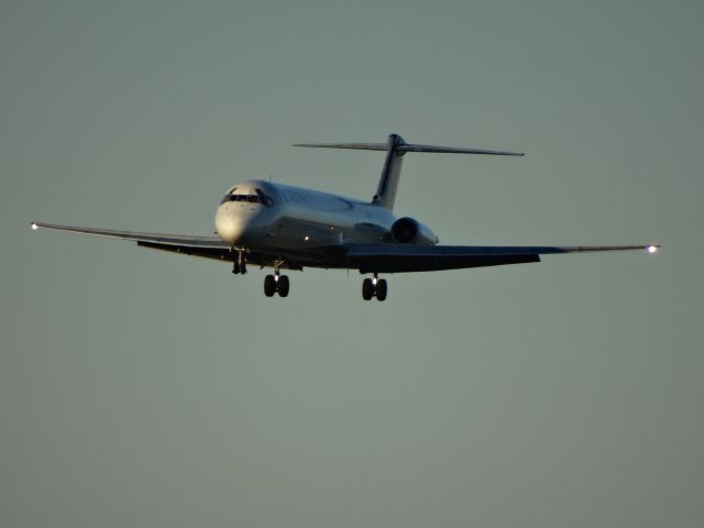 McDonnell Douglas MD-88 (N900DE)