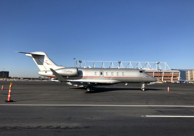 Canadair Challenger 350 (N354VJ)