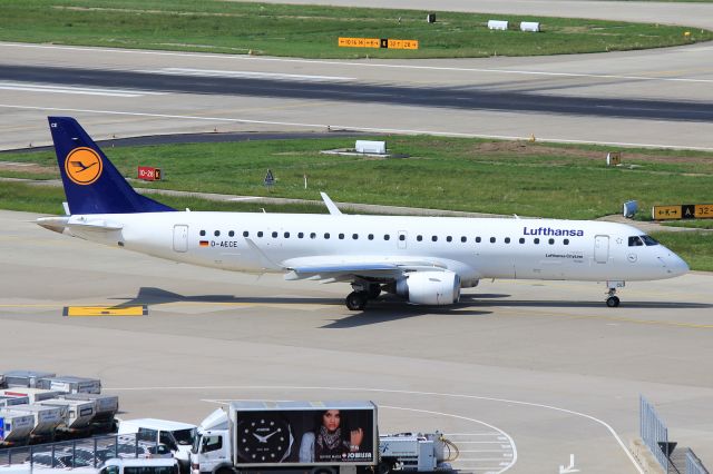 Embraer ERJ-190 (D-AECE)