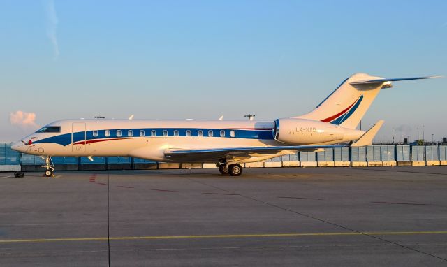 Bombardier Global 5000 (LX-NAD)