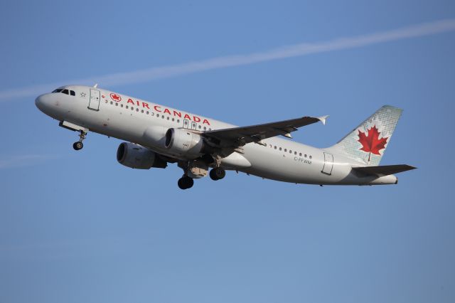Airbus A320 (C-FFWM)