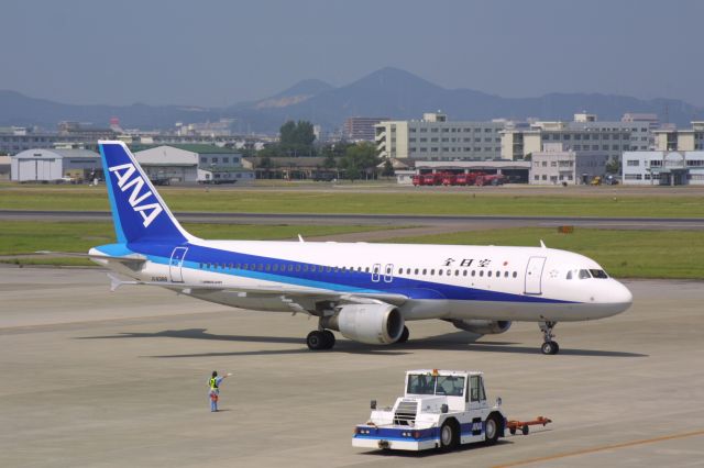 Airbus A320 (JA8388)