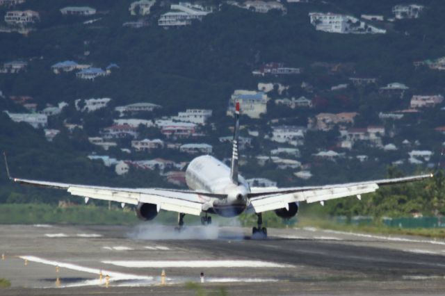 BOEING 767-200 (N941UW)