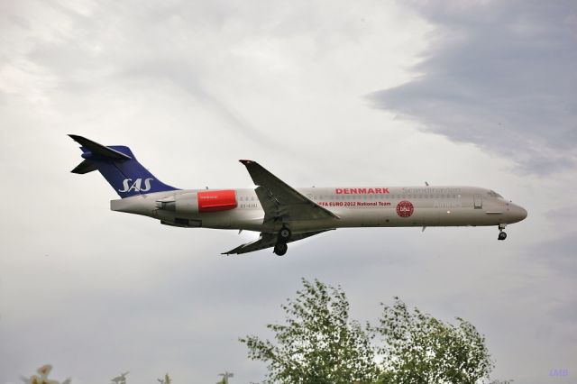 McDonnell Douglas MD-87 (OY-KHU)