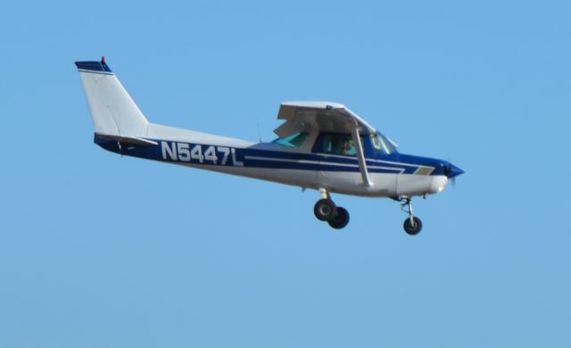 Cessna 152 (N5447L)