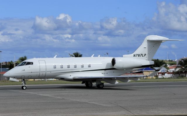 Bombardier Challenger 300 (N787LP)