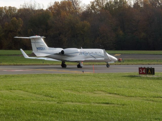 Learjet 31 (N90BA) - Take off RW34.