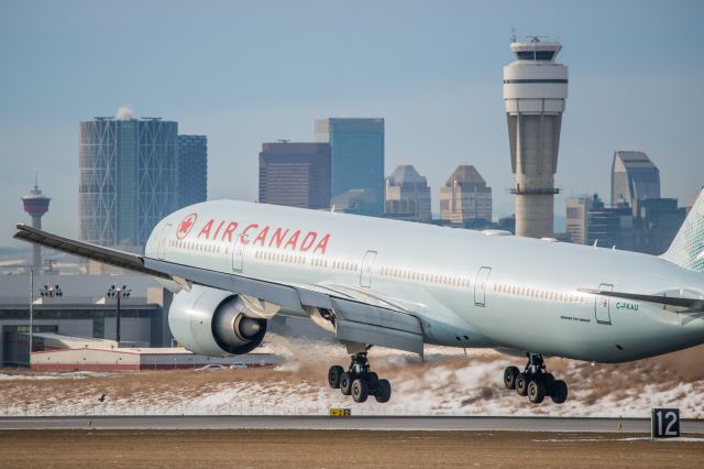 BOEING 777-300ER (C-FKAU)