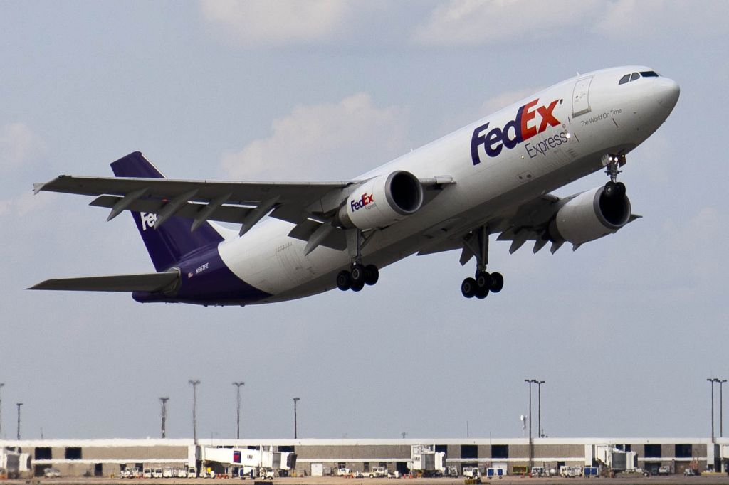 Boeing MD-11 (N567FE)