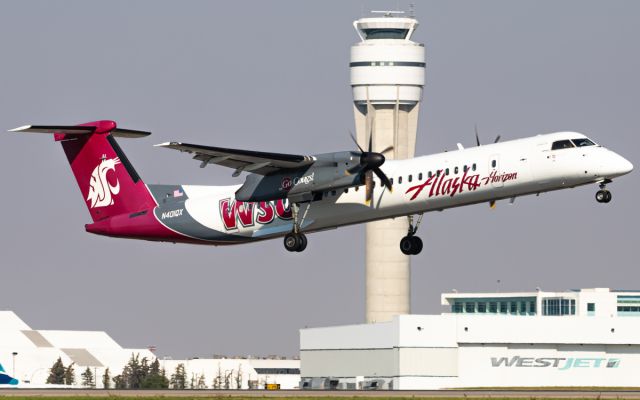 de Havilland Dash 8-400 (N401QX)