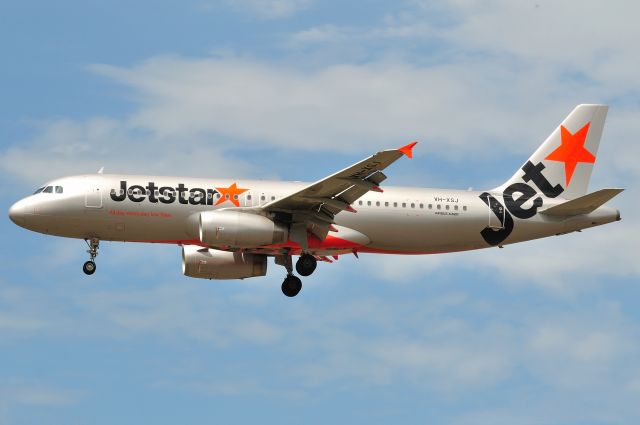 Airbus A320 (VH-XSJ)