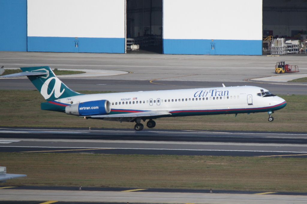 Boeing 717-200 (N929AT) - AirTran Flight 1038 arrives on Runway 19L at Tampa International Airport following a flight from Pittsburgh International Airport