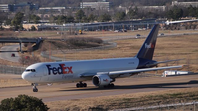 BOEING 767-300 (N157FE) - "Benoît" taxis across the western viaduct (November) for departure from 36L.