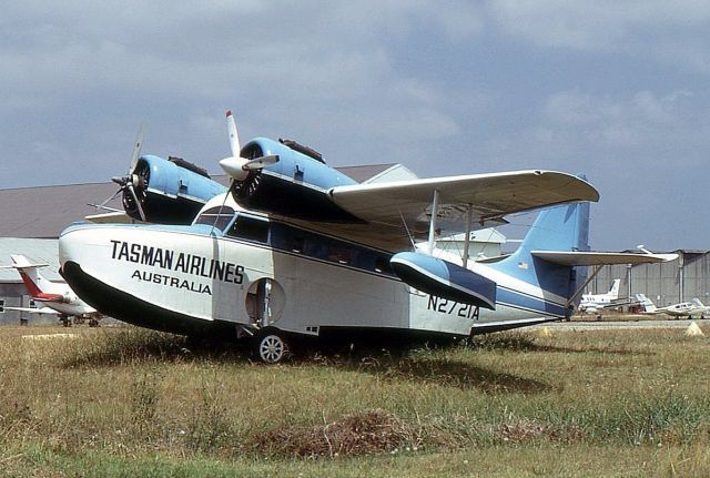 Grumman Goose (N2721A) - Grumman Goose N2721A was imported to Australia in July 1974 for a new company called Tasman Airlines.It was to be registered VH-CRL but the company never got off the ground and it was stored at Bankstown until sold in 1978 overseas.