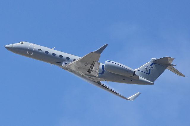 Gulfstream Aerospace Gulfstream V (M-JIGG) - Taking off.