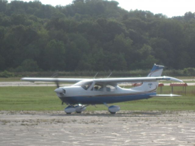 Cessna Cardinal (N30637) - Doing engine testing.