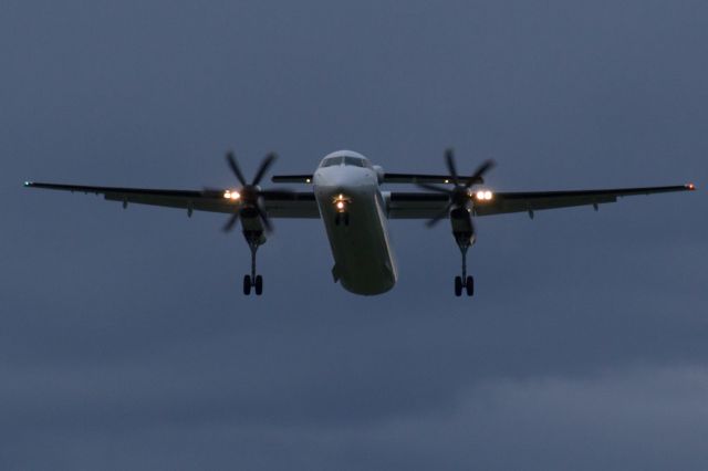 de Havilland Dash 8-400 (C-GJWE)