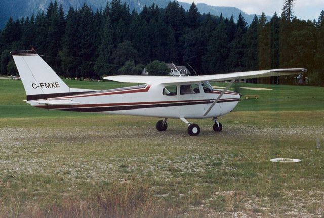 Cessna Skyhawk (C-FMXE)