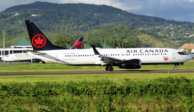 Boeing 737 MAX 8 (C-FTJV)