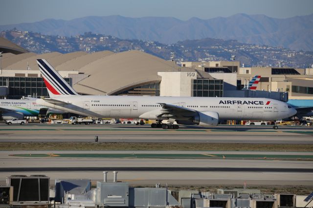 BOEING 777-300ER (F-GSQK)