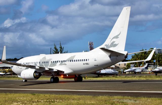 Boeing 737-700 (M-YBBJ)