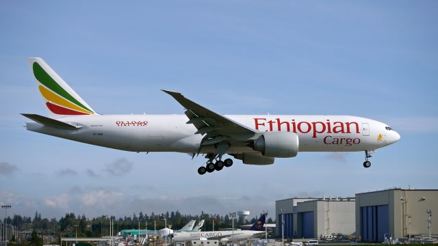 Boeing 777-200 (ET-ARK) - BOE179 on final to Rwy 16R to complete a C1 flight on 10/20/15. (ln 1346 / cn 42034).