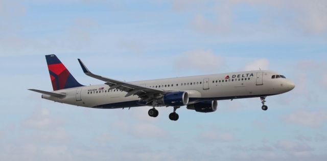 Airbus A321 (N323DN) - Landing at Miami International on the morning of the 27th of December, 2018. 