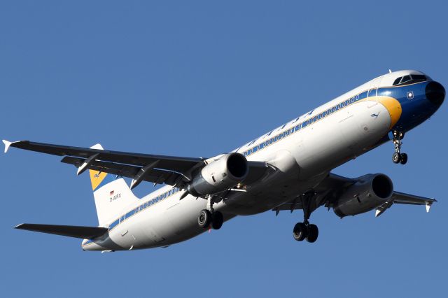 Airbus A321 (D-AIRX) - Retro