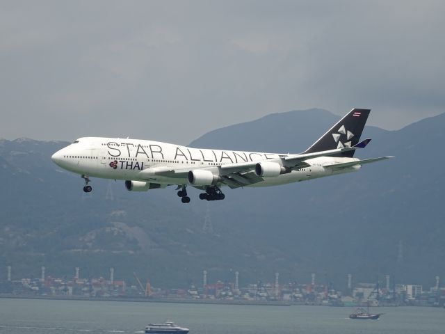 Boeing 747-400 (HS-TGW)