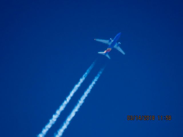 Boeing 737-700 (N7826B)