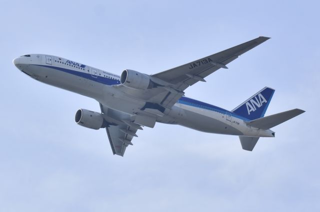 Boeing 777-200 (JA713A)