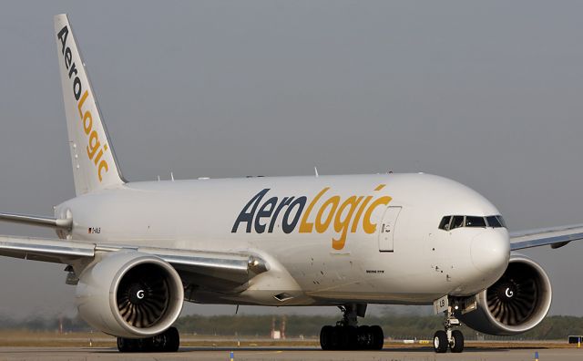 Boeing 777-200 (D-AALB) - Ready for take off. Runway 26 R / Airport Leipzig (LEJ)