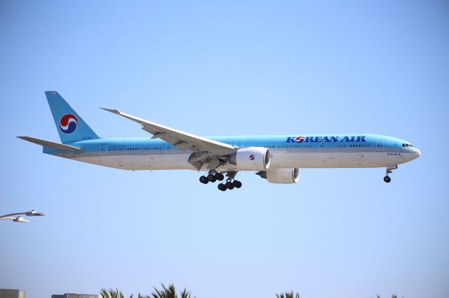 BOEING 777-300ER (HL7204)