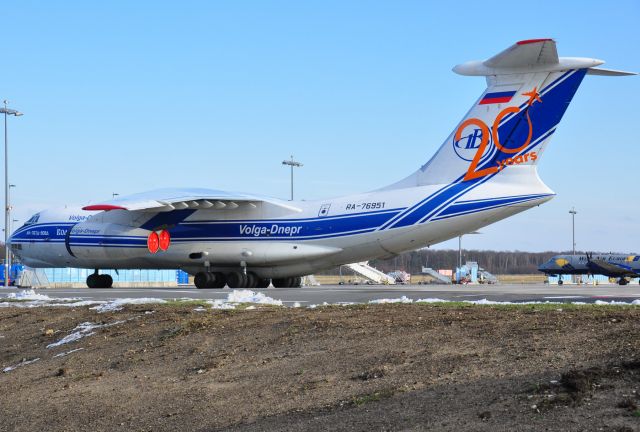 Ilyushin Il-76 (RA-76951) - Danke an die Jungs mit der Leiter - thanks to the guys with the ladder :-)