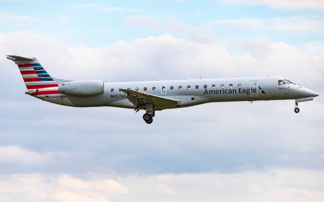 Embraer ERJ-145 (N657AE)