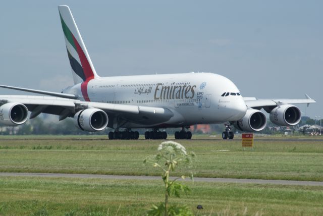 Airbus A380-800 (A6-EDY) - Emirates Taxi RWY18R