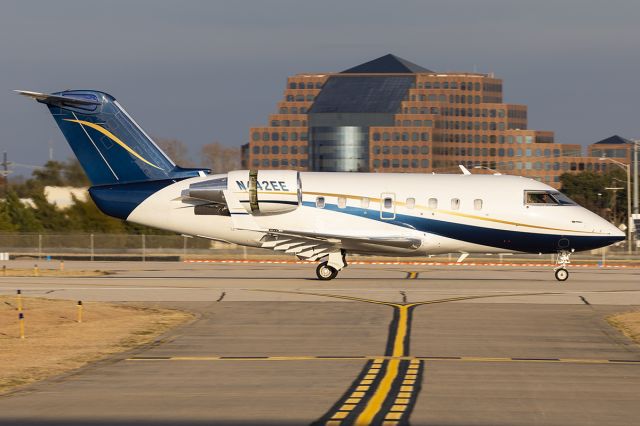 Bombardier Challenger 300 (N42EE)