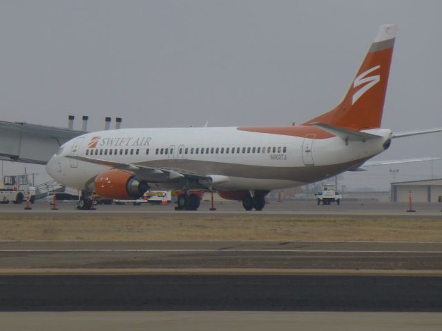 BOEING 737-400 (N802TJ)