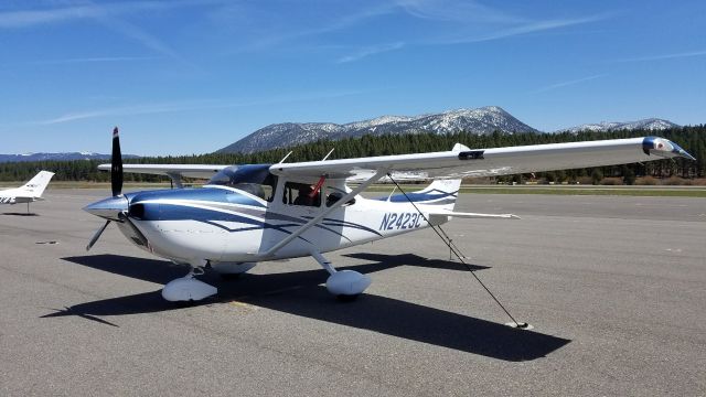 Cessna Skylane (N2423C)