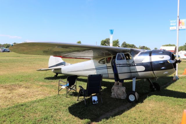 Cessna LC-126 (N195BL) - Loading up at the end of EAA Airventure 2022