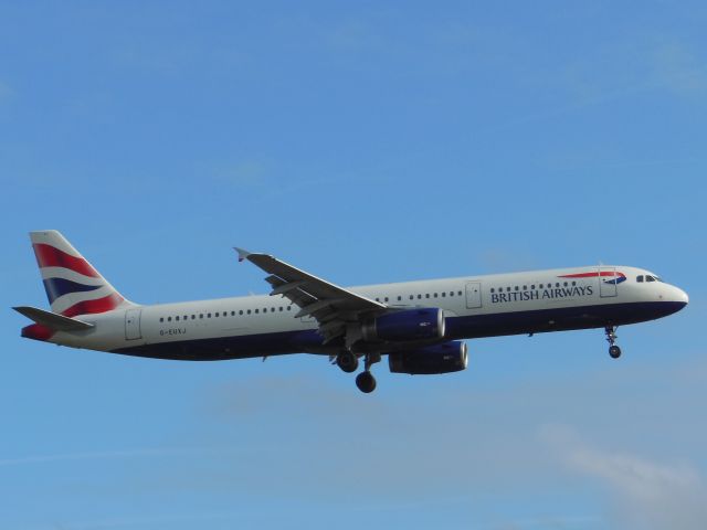 Airbus A321 (G-EUXJ) - British Airways (BA) G-EUXJ A321-231 [cn3081]br /London Heathrow (LHR). British Airways flight BA947 arriving from Munich Franz Josef Strauß (MUC). br /Taken from The Mound, Windsock Way (9L Approach)br /2013 07 20  a rel=nofollow href=http://alphayankee.smugmug.com/Airlines-and-Airliners-Portfolio/Airlines/EuropeanAirlines/British-Airways-BA/https://alphayankee.smugmug.com/Airlines-and-Airliners-Portfolio/Airlines/EuropeanAirlines/British-Airways-BA//a