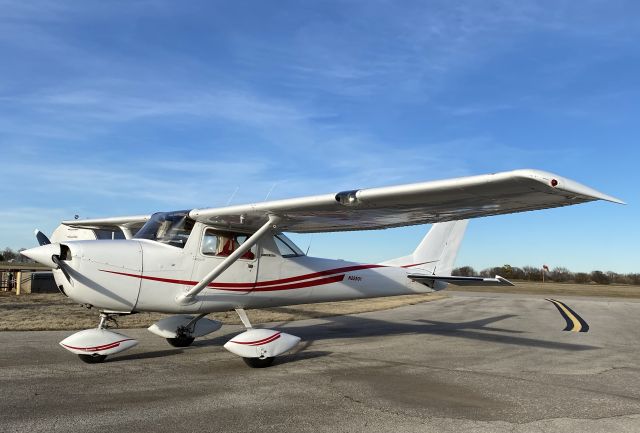 Cessna Commuter (N22501) - Topping off the tanks after a beautiful winter day of flying.